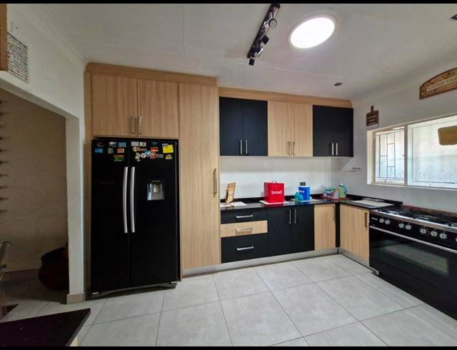 3 BEDROOM SIMPLEX FOR SALE IN BIRCHLEIGH NORTH